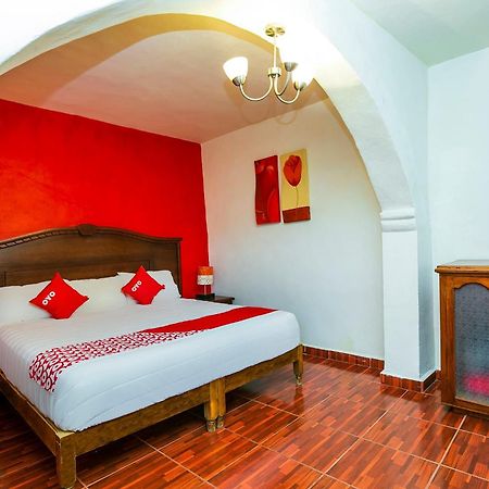 Oyo Posada De Los Angeles, Пацкуаро Экстерьер фото