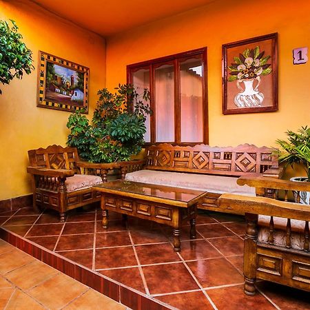 Oyo Posada De Los Angeles, Пацкуаро Экстерьер фото