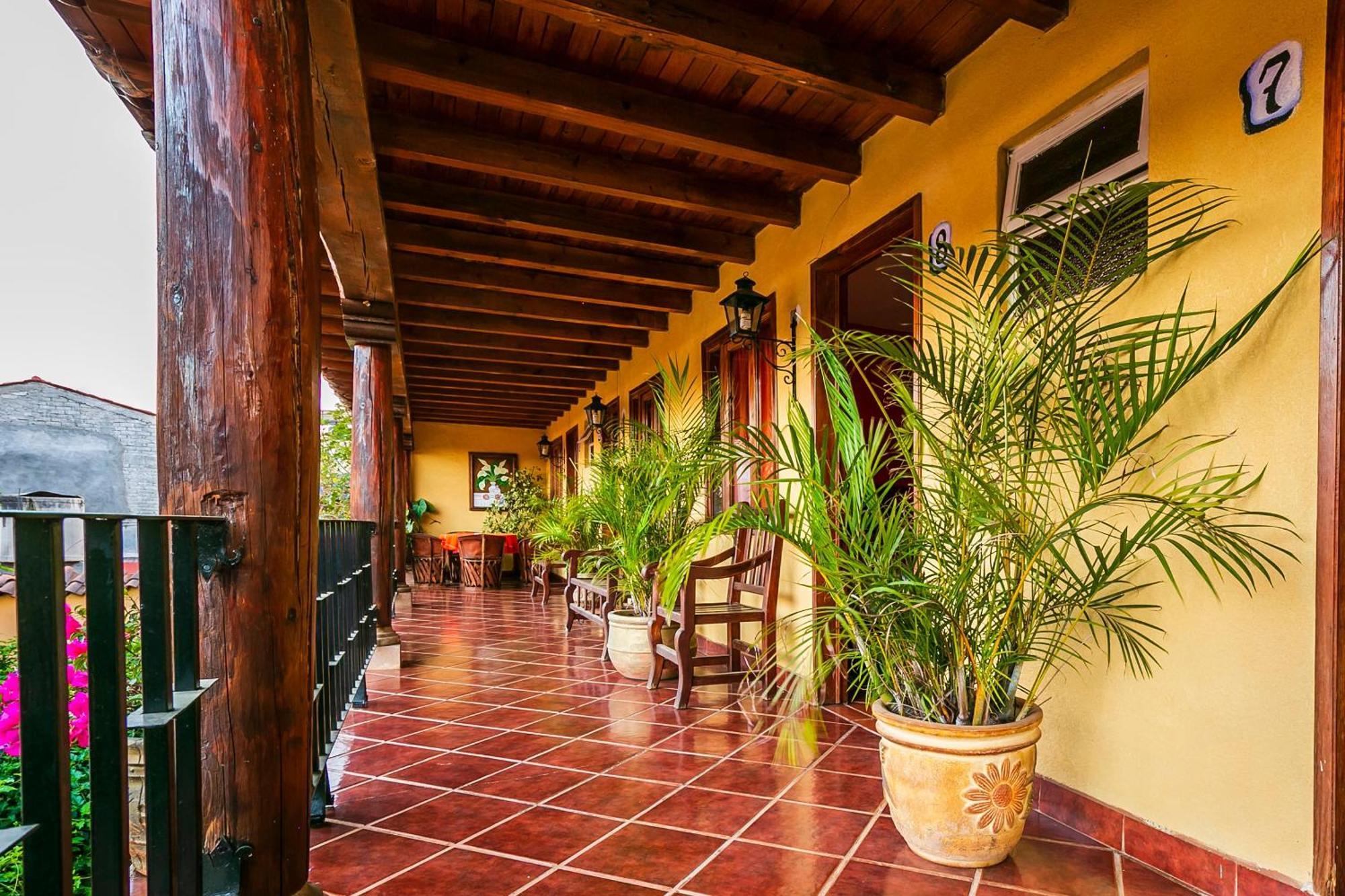 Oyo Posada De Los Angeles, Пацкуаро Экстерьер фото