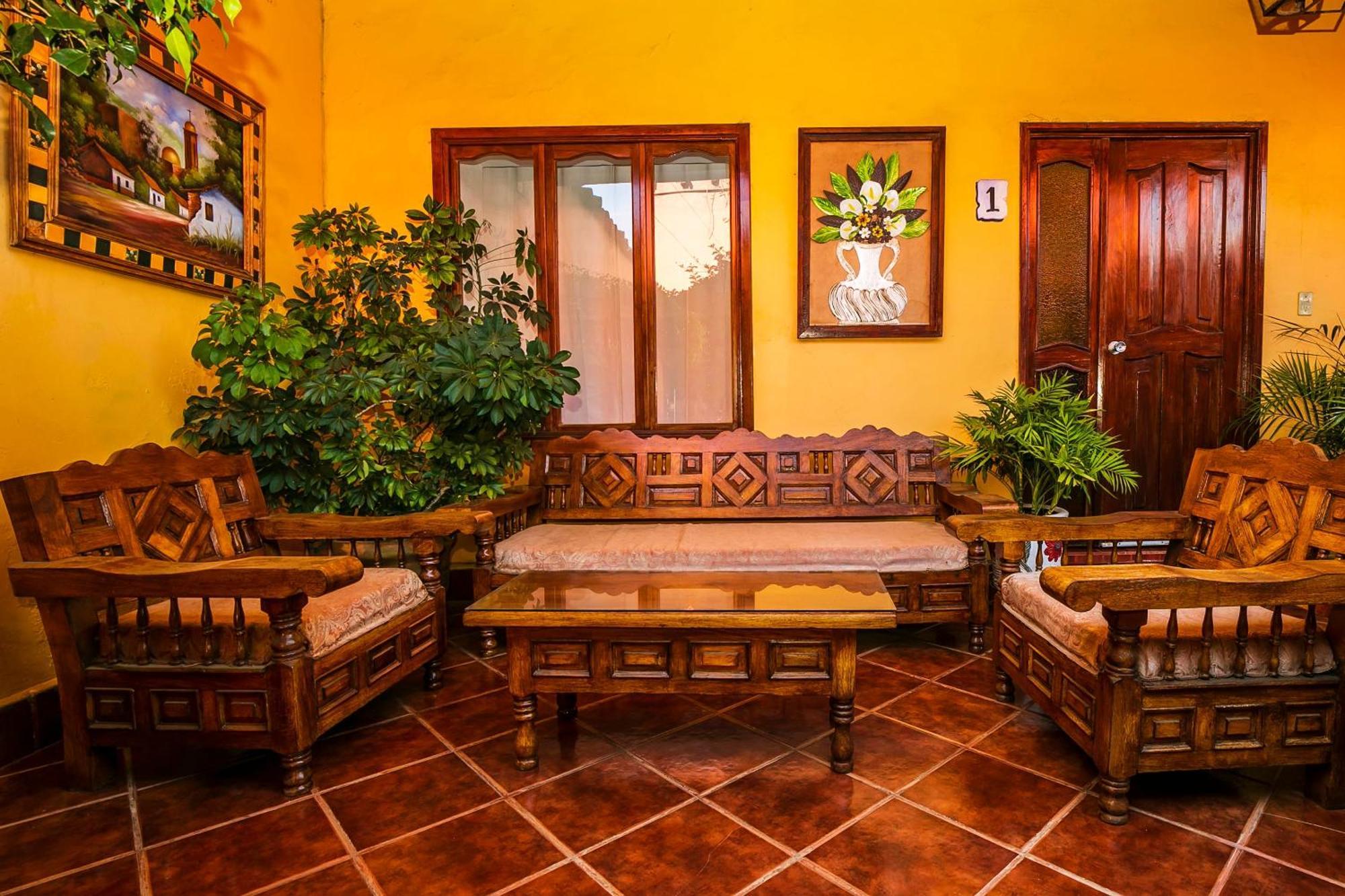 Oyo Posada De Los Angeles, Пацкуаро Экстерьер фото