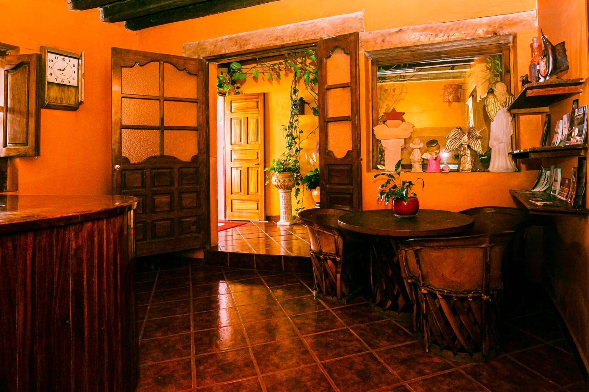 Oyo Posada De Los Angeles, Пацкуаро Экстерьер фото
